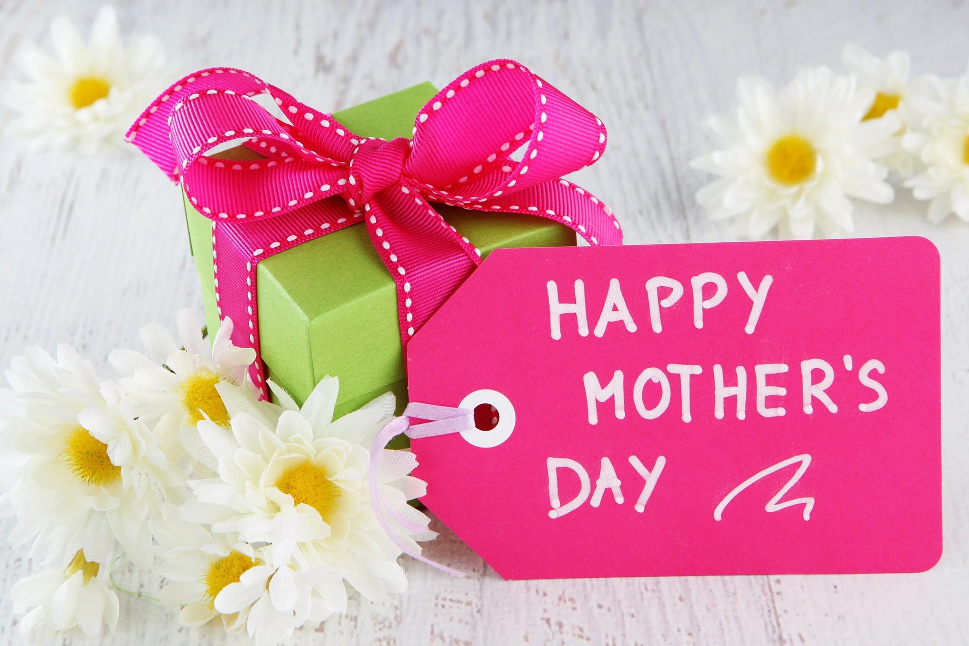 20 Meaningful Mother's Day Gifts For A New Mom in 2025